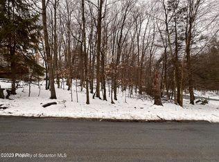 67 Aquarius Dr, Lake Ariel, PA 18436