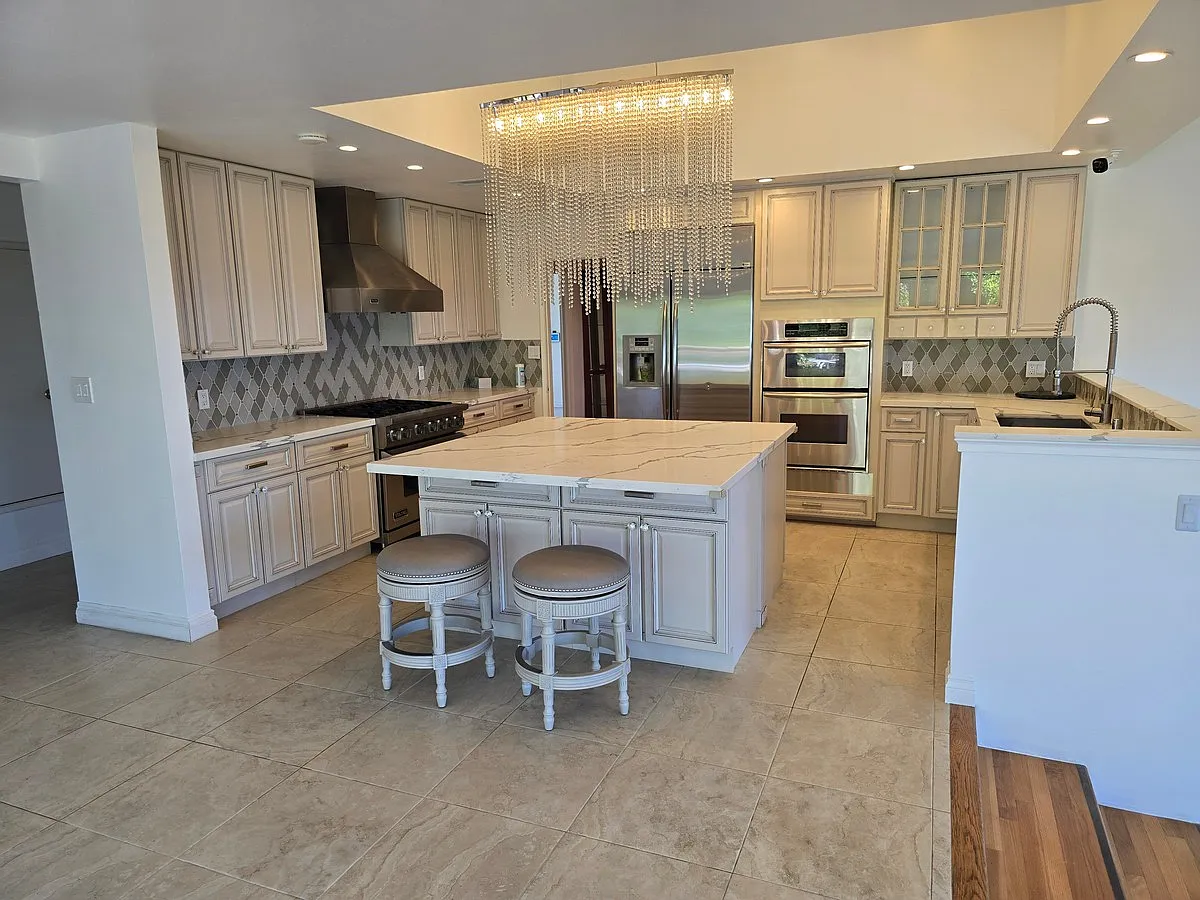 4 bed, 3597 sqft, $11,500 — Photo 3