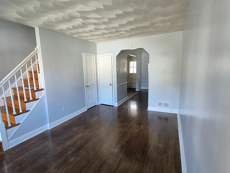 2863 Edgecombe Cir S — Photo 3