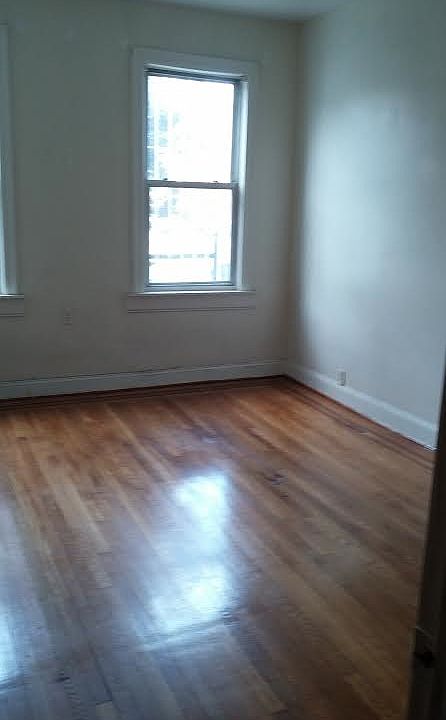 2nd image of 816 E 242nd St APT 1R