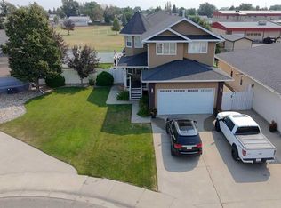 6107 W Park Pl, Taber, AB T1G 1E9