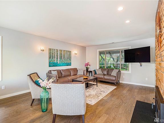 5th image of 15 Lagoon Ln SW