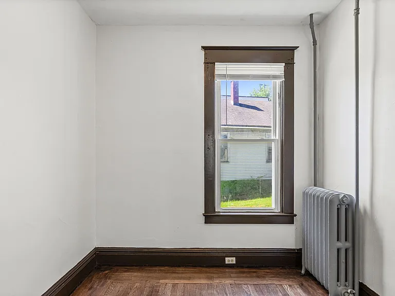320 Saratoga St #1 — Photo 4