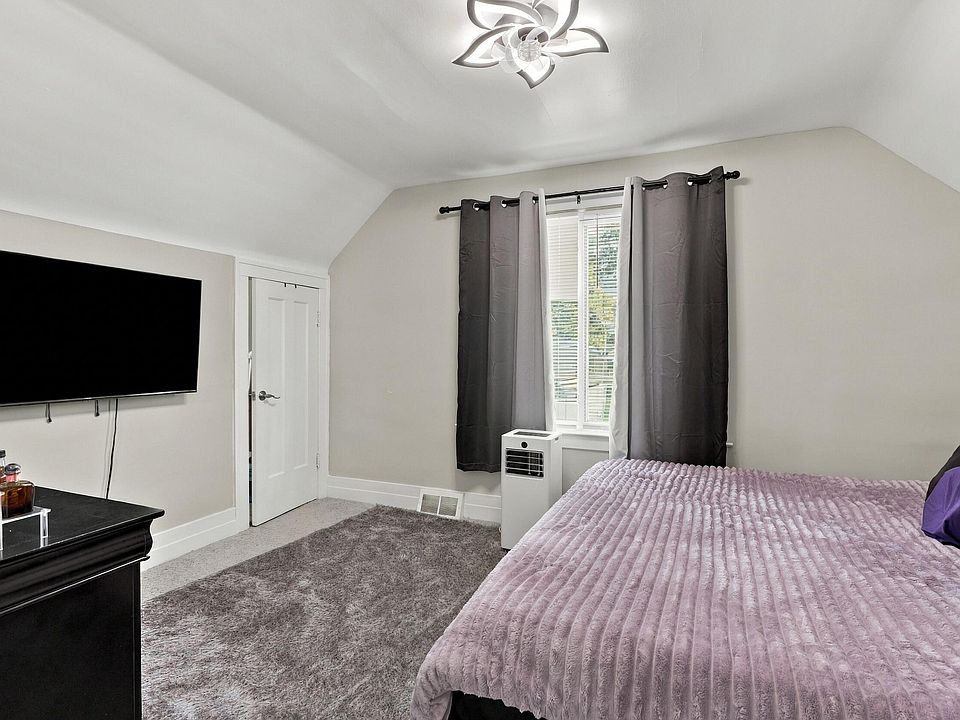 92 E Pleasant St, photo 11