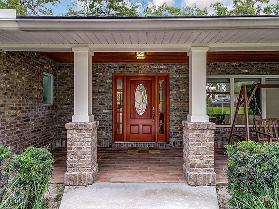 5th image of 702 Governors Cir