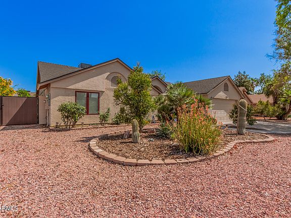 3rd image of 709 W CHEYENNE Drive