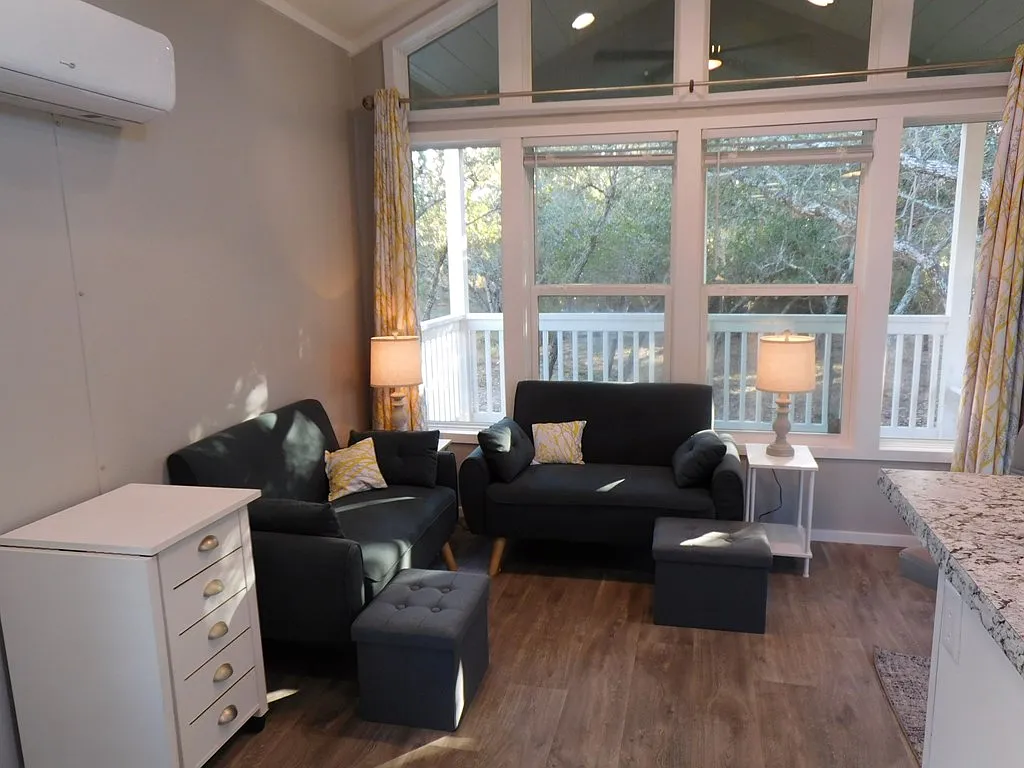 1 bed, 1.0 bath, 400 sqft, $1,250 — Photo 2