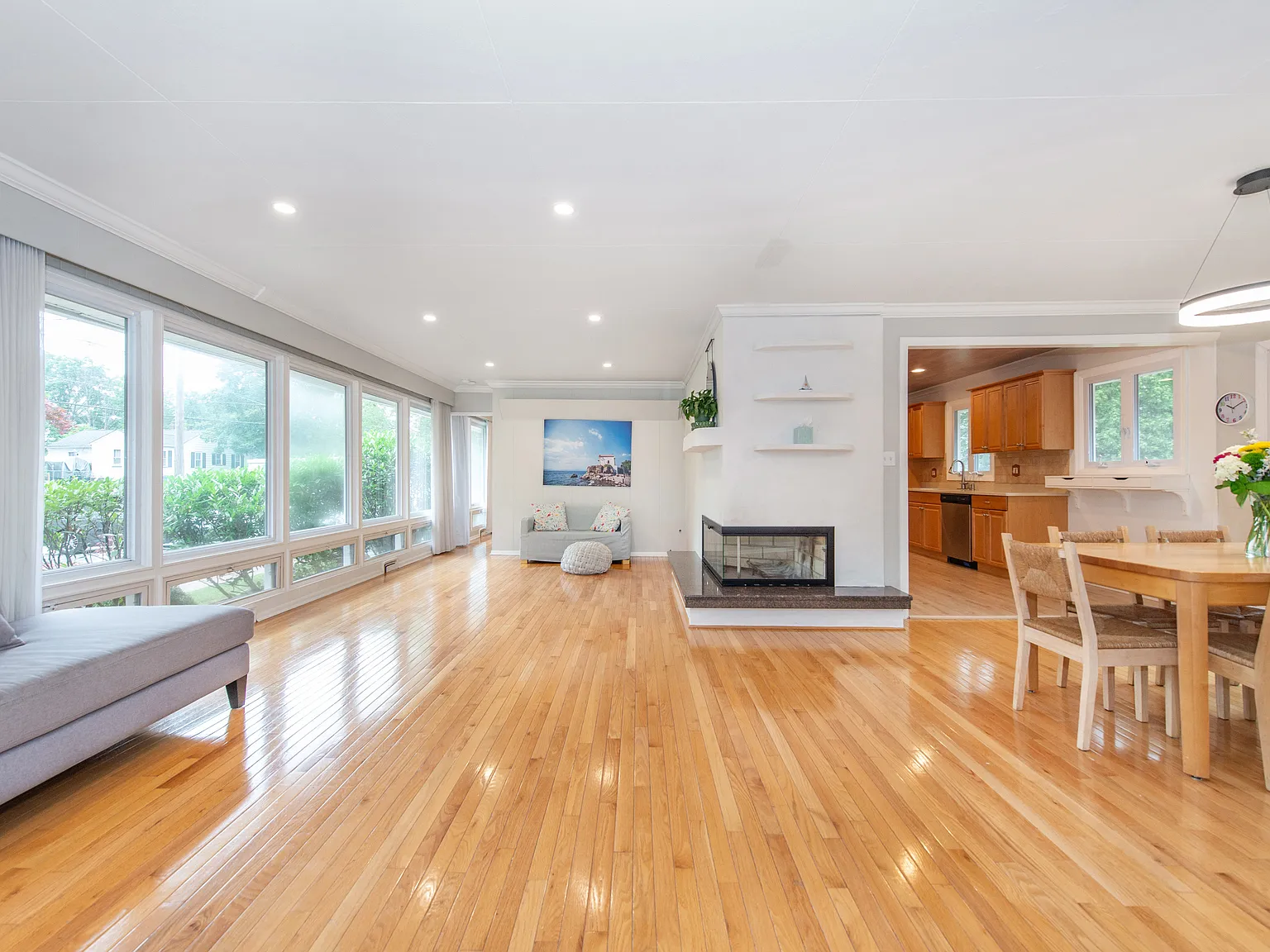 Serene Ranch Home Living — Photo 1