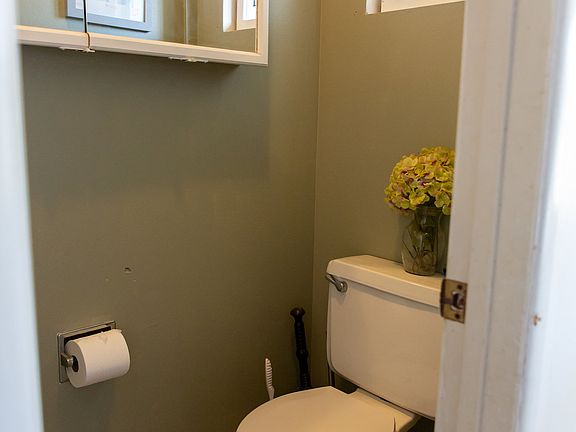 4th image of 324 Myrtlewood Dr