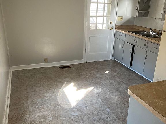 5th image of 115 Norwood St