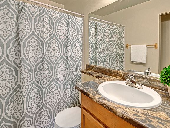 Conifer Grove Apartments - Bathroom