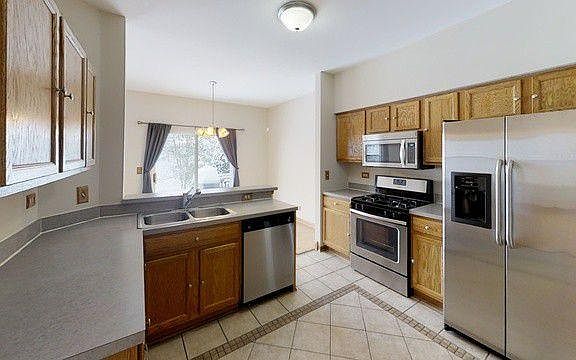 3rd image of 722 Benton Ct