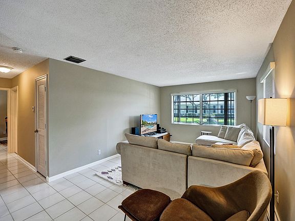4th image of 10098 40th Drive #284