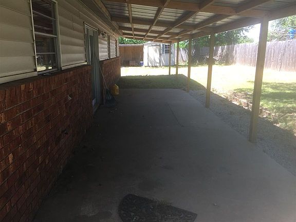 2nd image of 1517 Hill Glen Dr