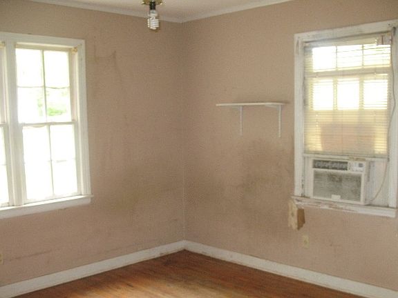 4th image of 998 Wrenwood St
