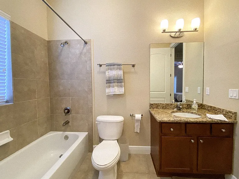 230 SW 2nd Ave #102 — Photo 14
