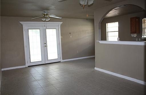 2nd image of 624 Sessions Ln