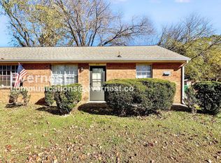 206 Cambridge Pl, Colonial Heights, VA 23834