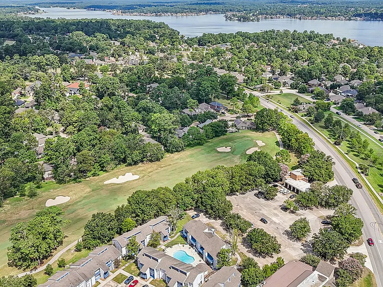 ROOKWOOD GOLF APARTMENTS — Photo 5