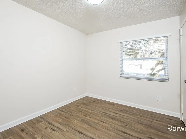 1349 Paradise Ln — Photo 10