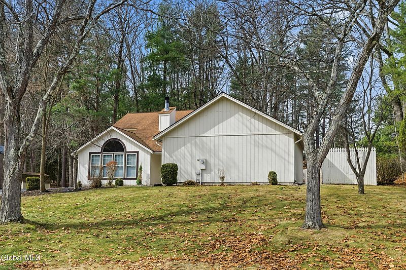 4th image of 18 Glade Mallow Road