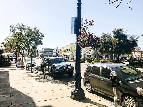 3rd image of 1037-1039 University Ave
