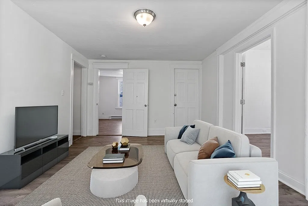 3 bed, 1.0 bath, 1174 sqft, $2,150 — Photo 3