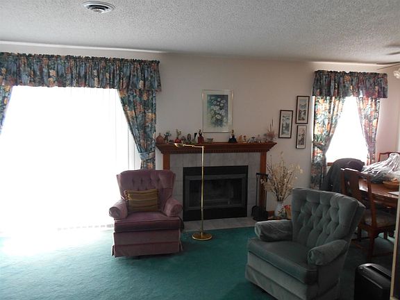 3rd image of 905 Cambridge Manor Dr
