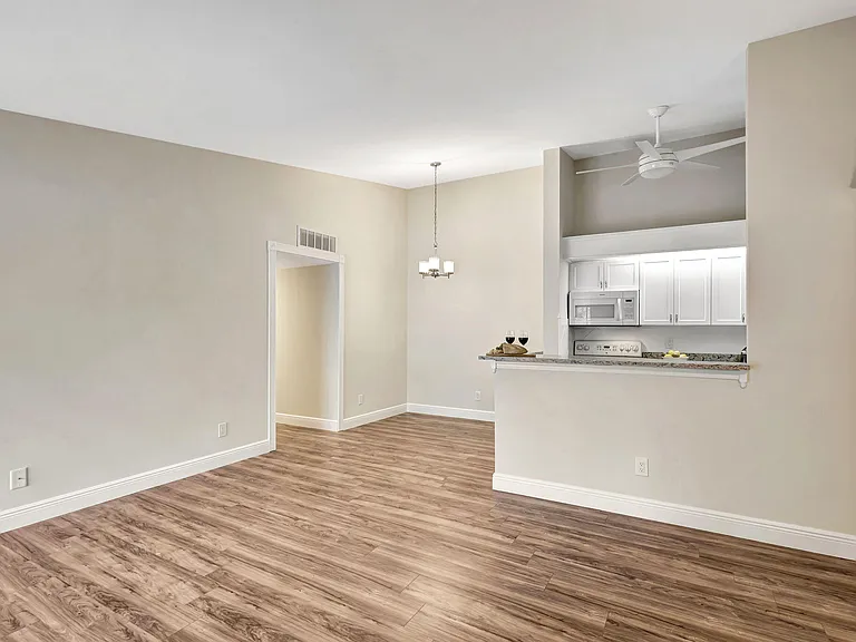 1109 Duncan Cir #201 — Photo 11