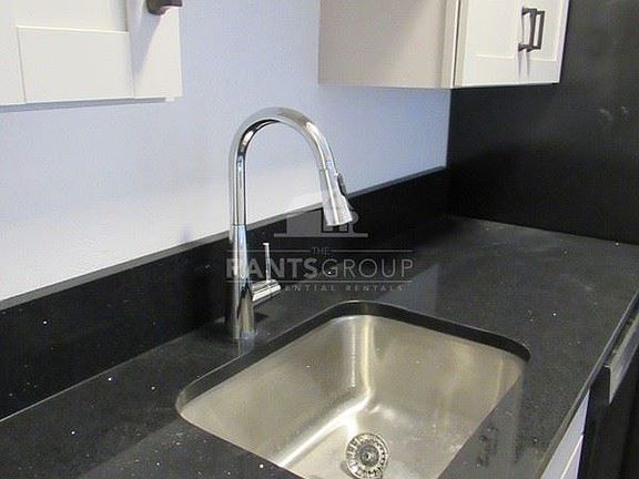 5th image of 208 Legion Way SE #6917535