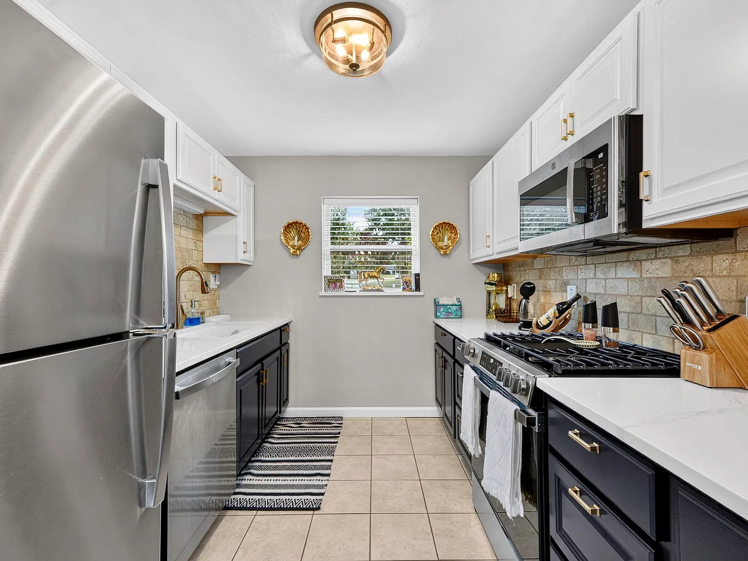 2 bed, 1000 sqft, $1,675 — Photo 3