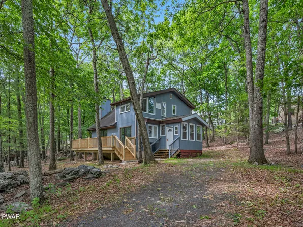 2306 Chatham Ct, Bushkill, PA 18324