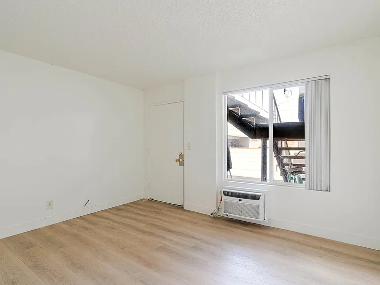 7343 Woodley Ave #3 — Photo 4