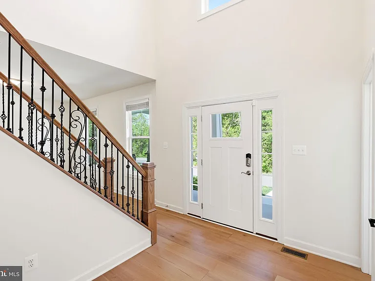 301 Kingdom Dr — Photo 26