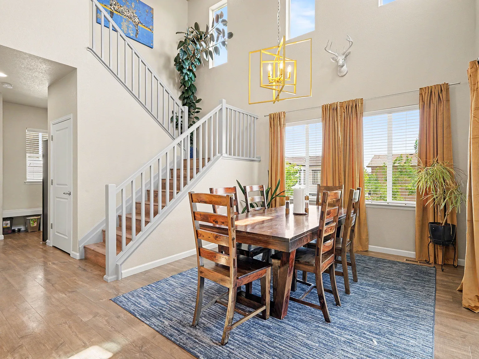 5 bed, 3698 sqft, $4,250 — Photo 2