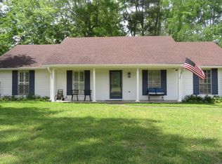 503 Veterans Memorial Dr, Kosciusko, MS 39090