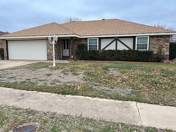 2nd image of 4711 Lois Ln