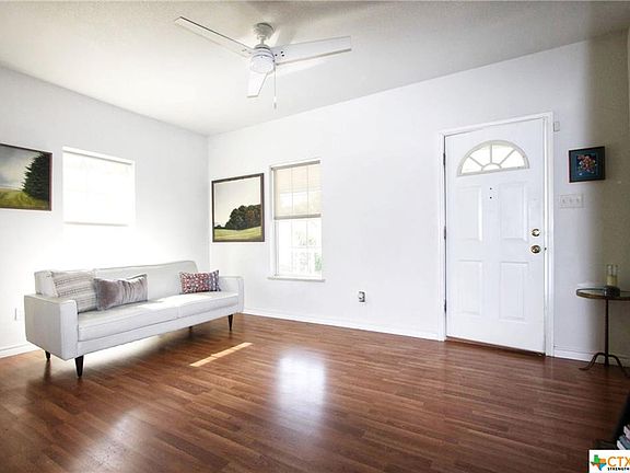 2nd image of 529 W Avenue D