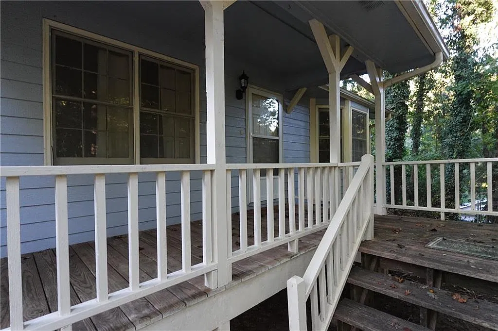 3 bed, 2.0 bath, 1392 sqft, $2,000 — Photo 3