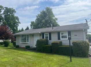 72 Elmore St, Holyoke, MA 01040