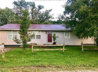 67 2nd St, Evans, WV 25241