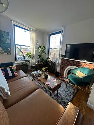 Rented by Standard Living Realty Inc | media 37