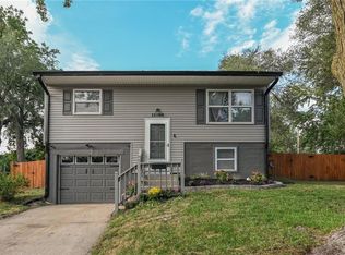 18108 E Shoshone Dr, Independence, MO 64058