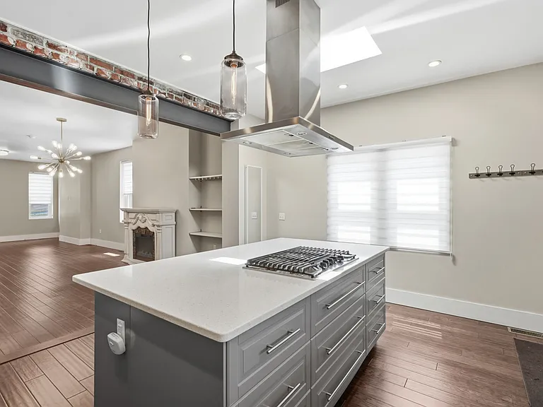 5641 Carnegie St — Photo 4