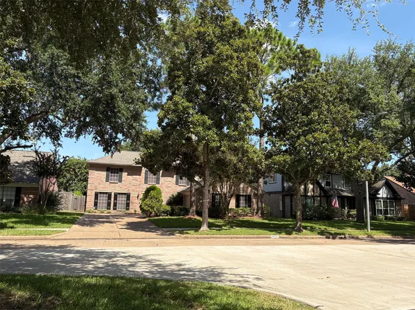1819 Riverbend Xing, Sugar Land, TX 77478