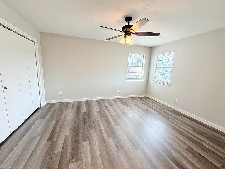 2412 Lakeview Cir #2414 — Photo 9