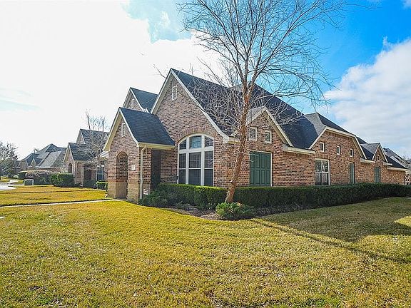 203 IRIS PARK CT SITS ON A CORNER LOT