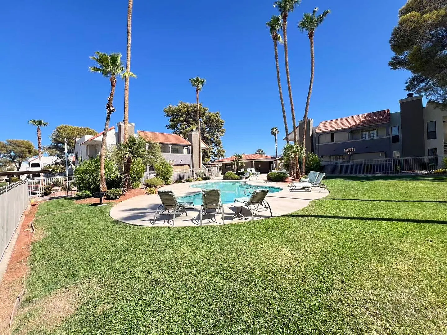 Charming home located in Henderson — Photo 3