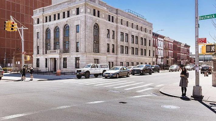 Rented by Nooklyn NYC LLC | media 71