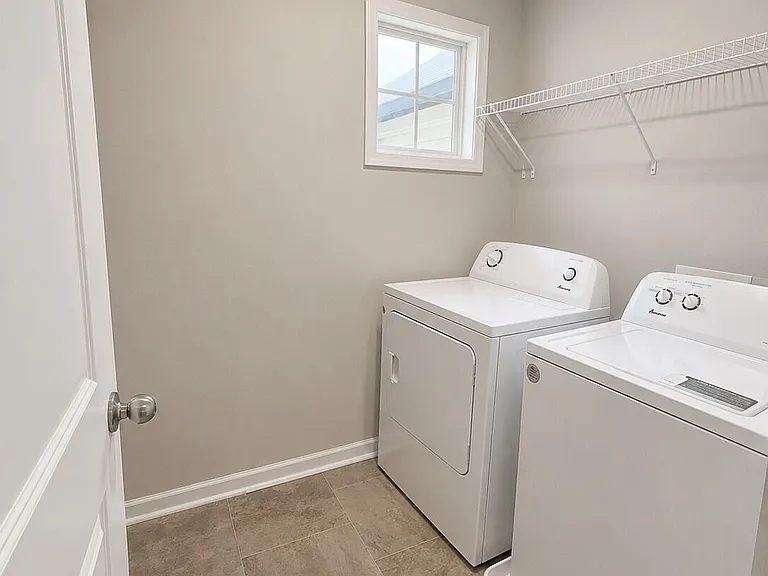 213 Beau St — Photo 10